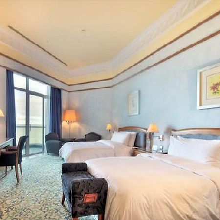 Empire Hotel And Country Club Brunei バンダル スリ ブガワン エクステリア 写真