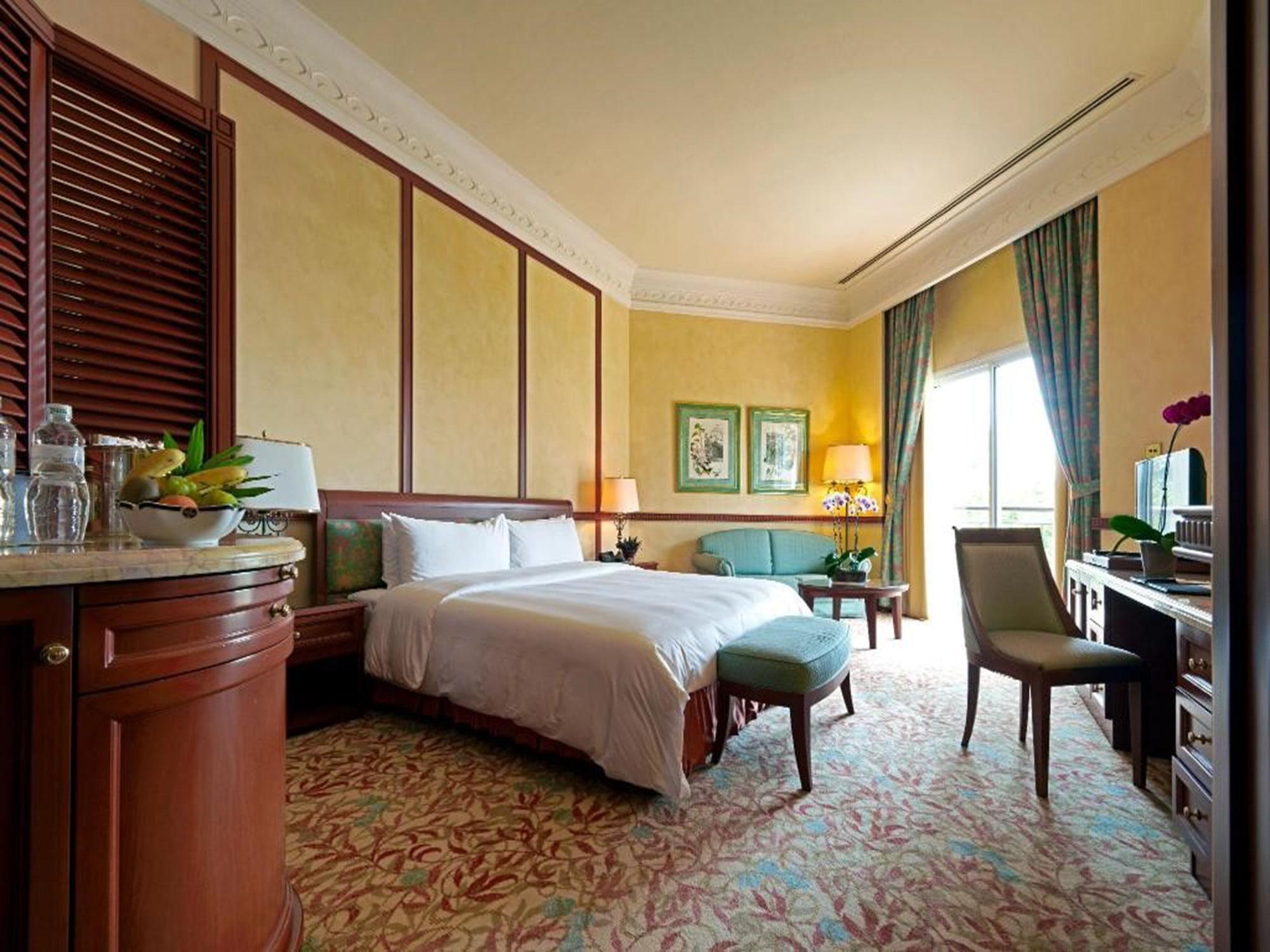 Empire Hotel And Country Club Brunei バンダル スリ ブガワン エクステリア 写真
