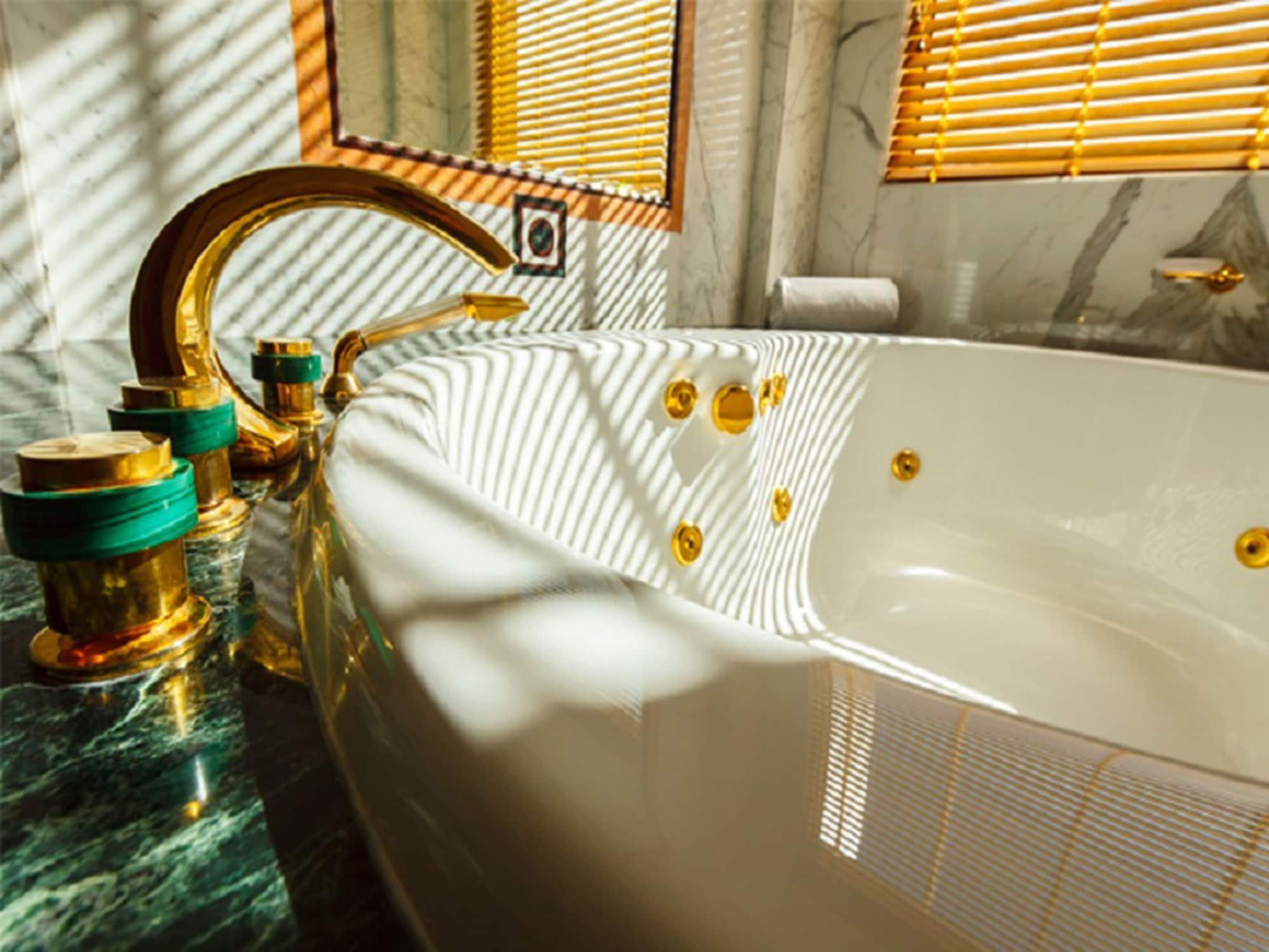 Empire Hotel And Country Club Brunei バンダル スリ ブガワン エクステリア 写真
