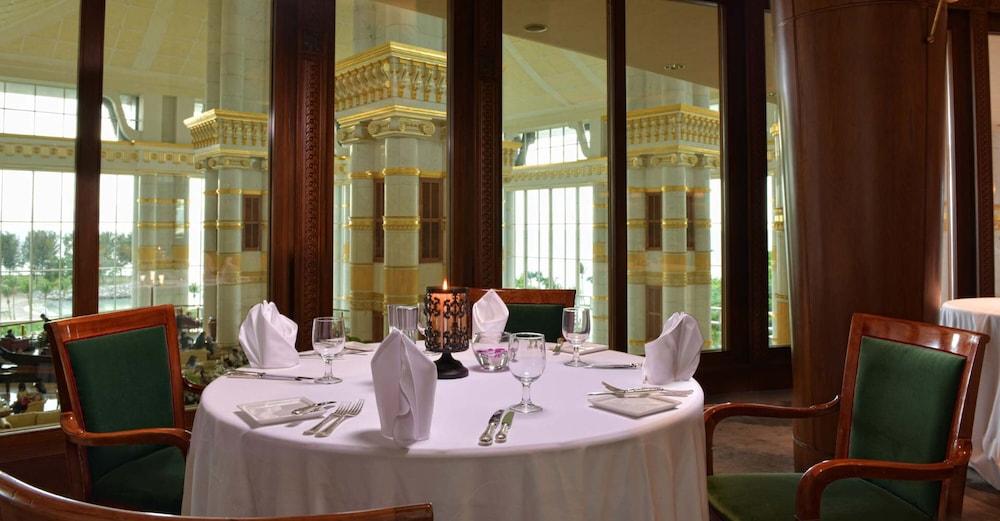 Empire Hotel And Country Club Brunei バンダル スリ ブガワン エクステリア 写真
