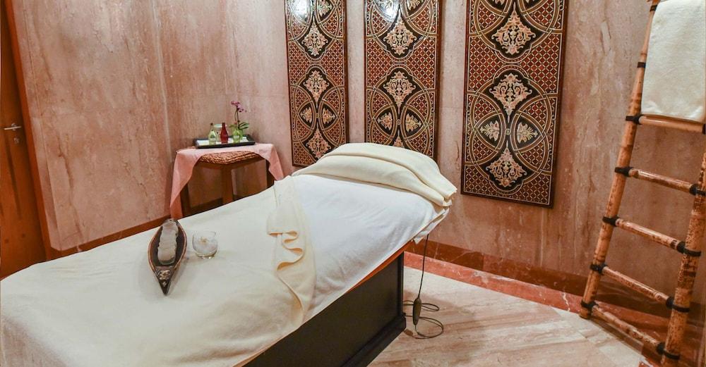 Empire Hotel And Country Club Brunei バンダル スリ ブガワン エクステリア 写真